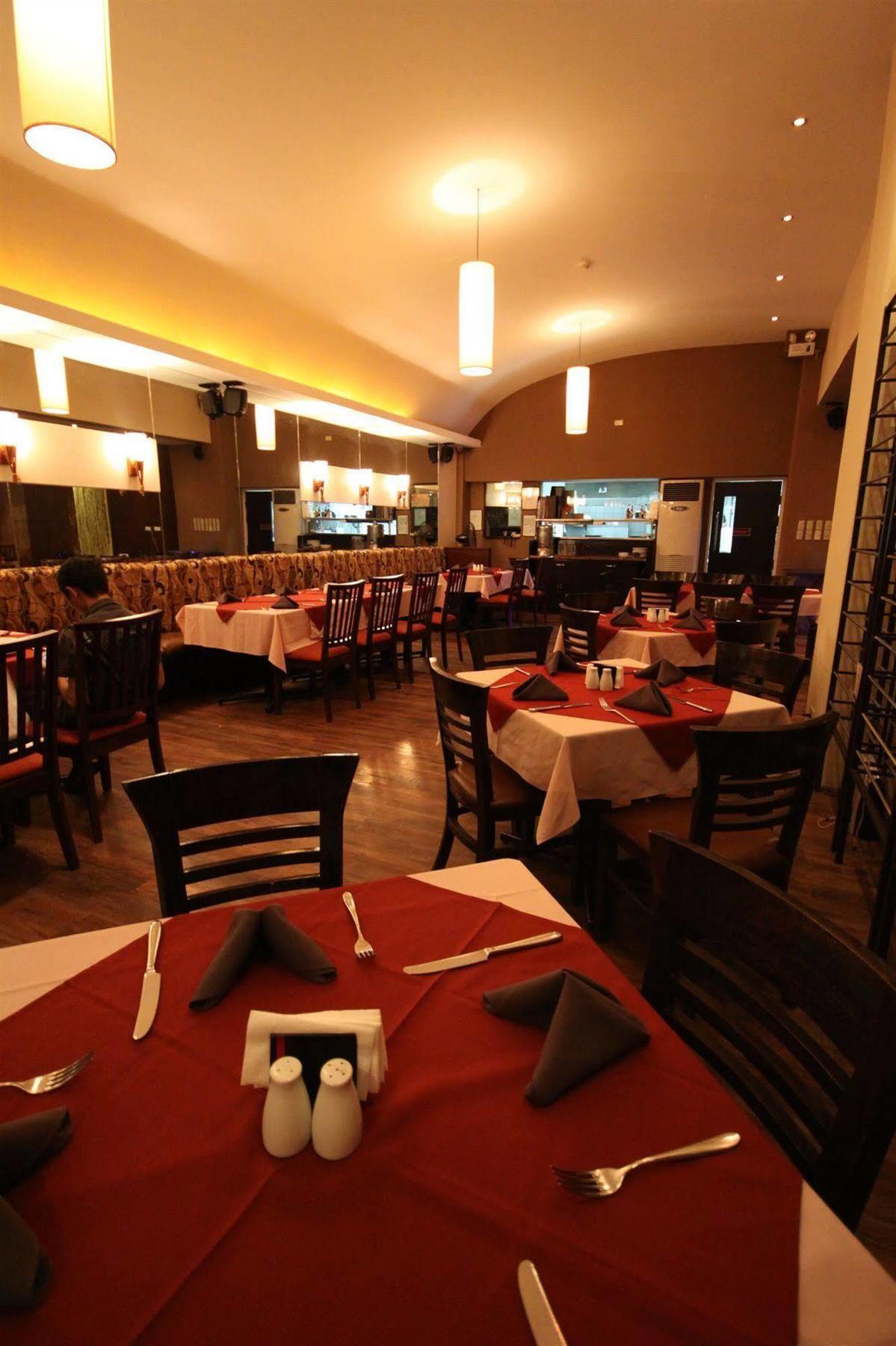 Court Meridian Hotel & Suites Olongapo Dış mekan fotoğraf