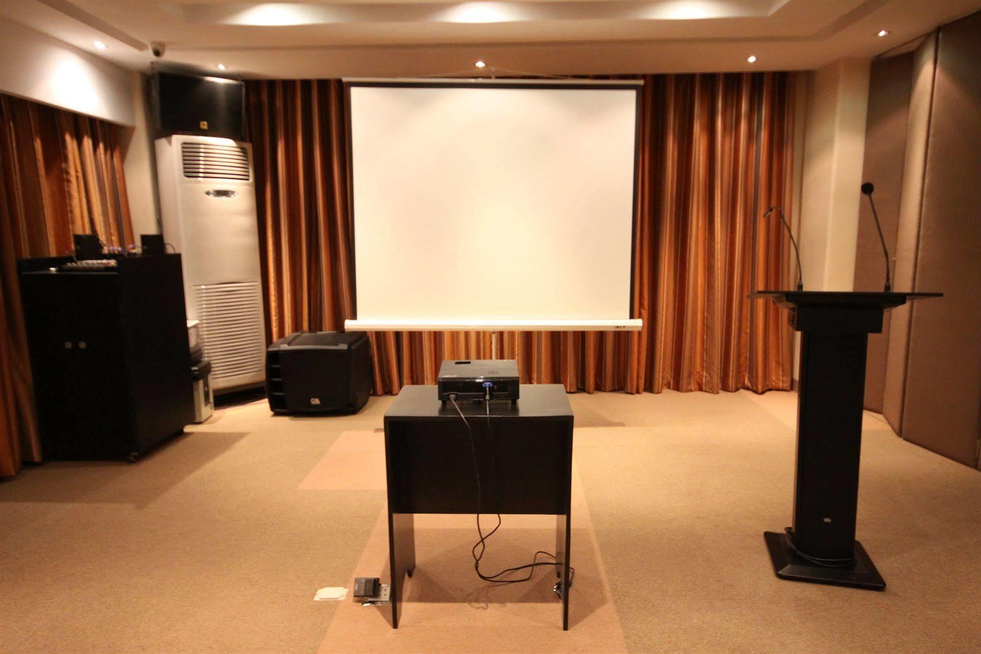 Court Meridian Hotel & Suites Olongapo Dış mekan fotoğraf